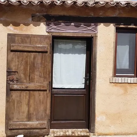 Alloggio per agriturismo La Torre Rossa *